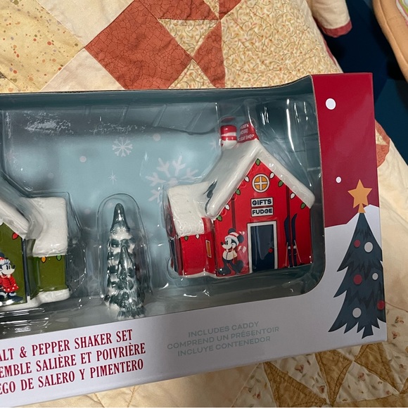 Mickey and Minnie Mouse Holiday Salt and Pepper Set - Picture 6 of 9